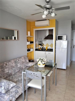 Bonito Estudio vistas al mar Zona Puerto Marina Benalmadena